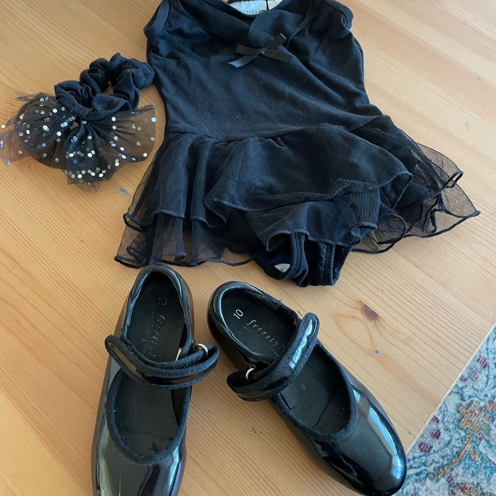 Freestyle set (shoes, leotard & scrunchie. Shoes are size 10 leotard is size 4/5